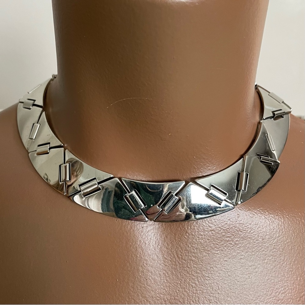 STUNNING! Women's SILVER-TONE Modern CHOKER Geometric NECKLACE 16" Jewelry - Picture 3 of 3